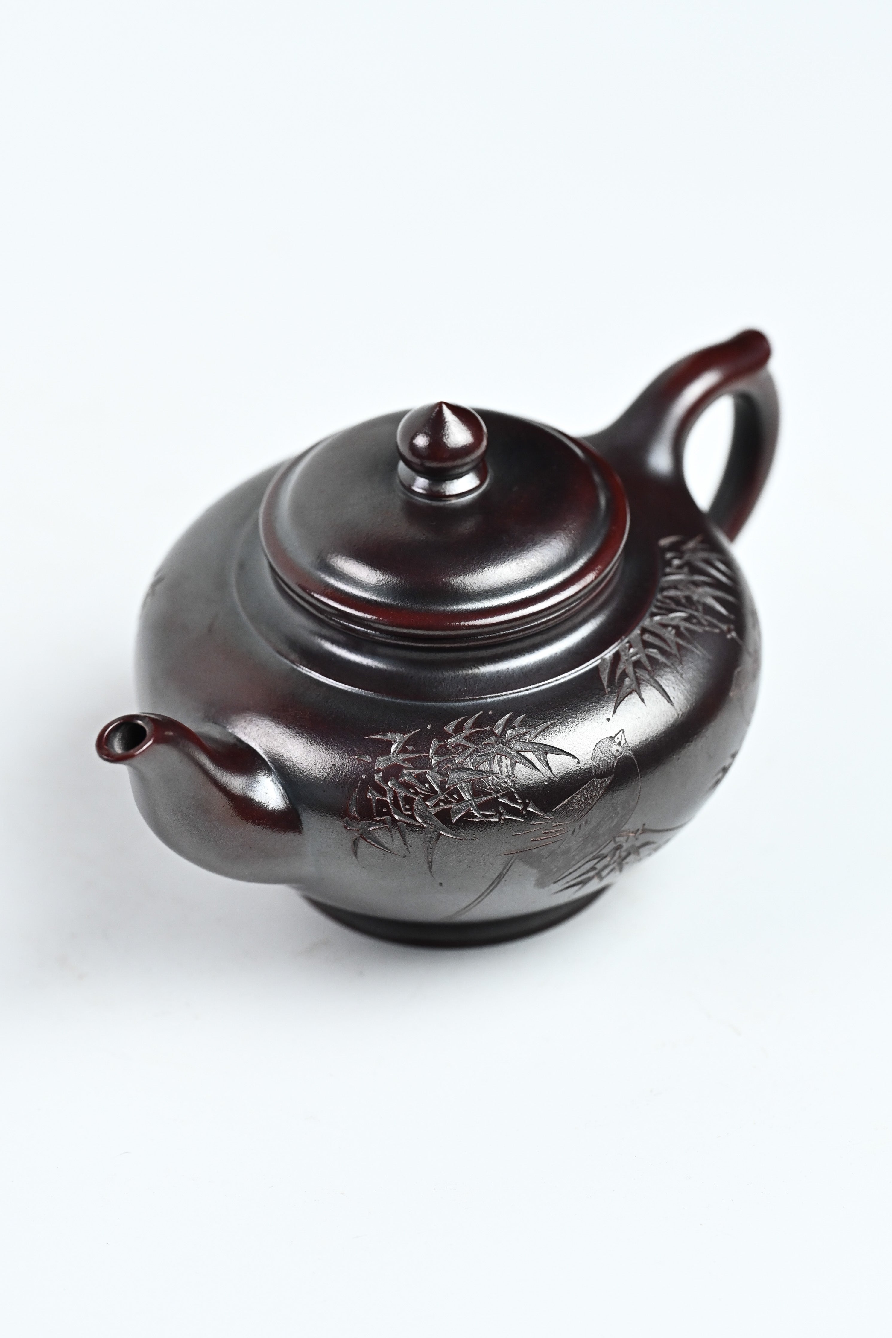 Handmade YANYOO Yixing teapot featuring aged Wuni clay and engraving, Xiao Ying, product top side.