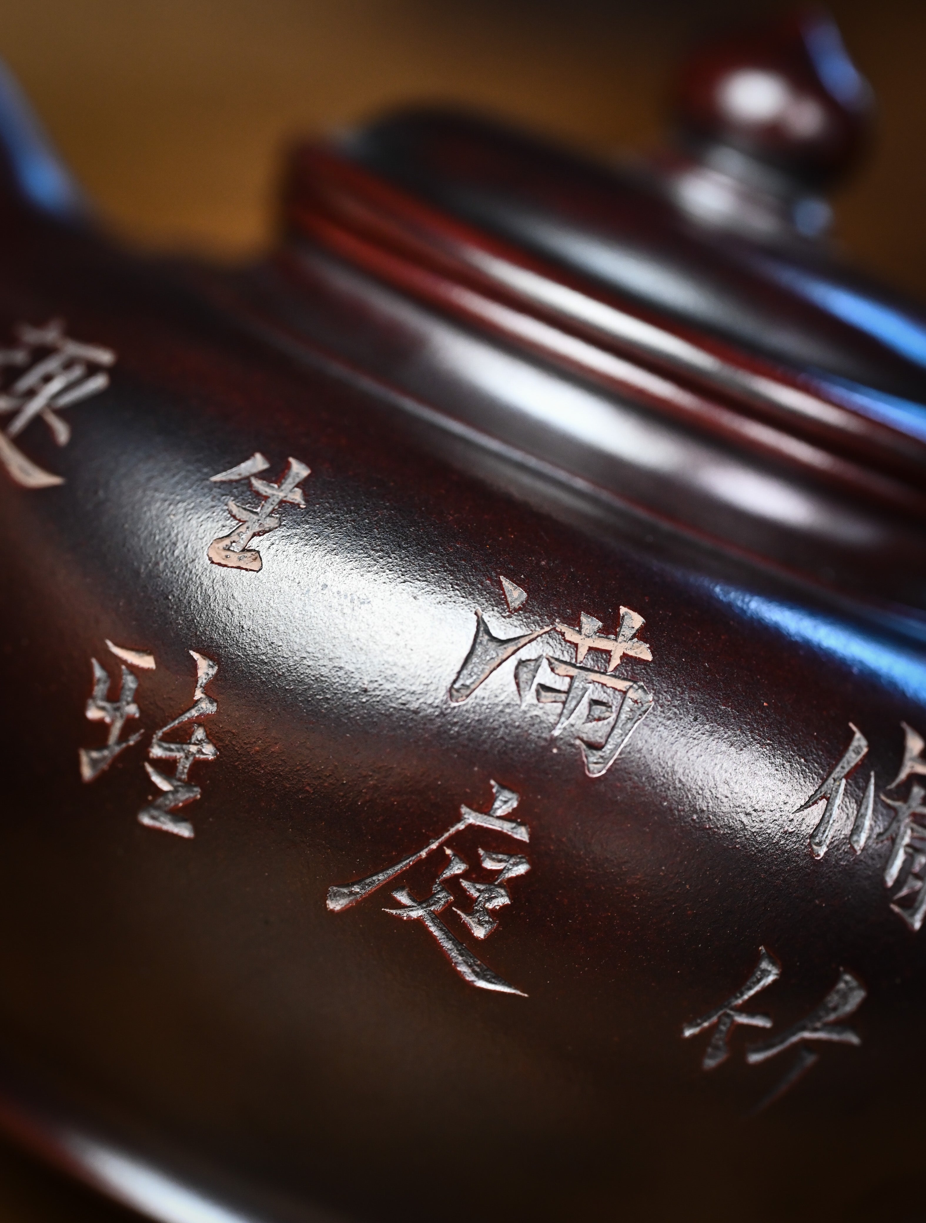 YANYOO handmade Yixing teapot featuring aged Wuni clay and bird engravings, lifestyle detail rear side.