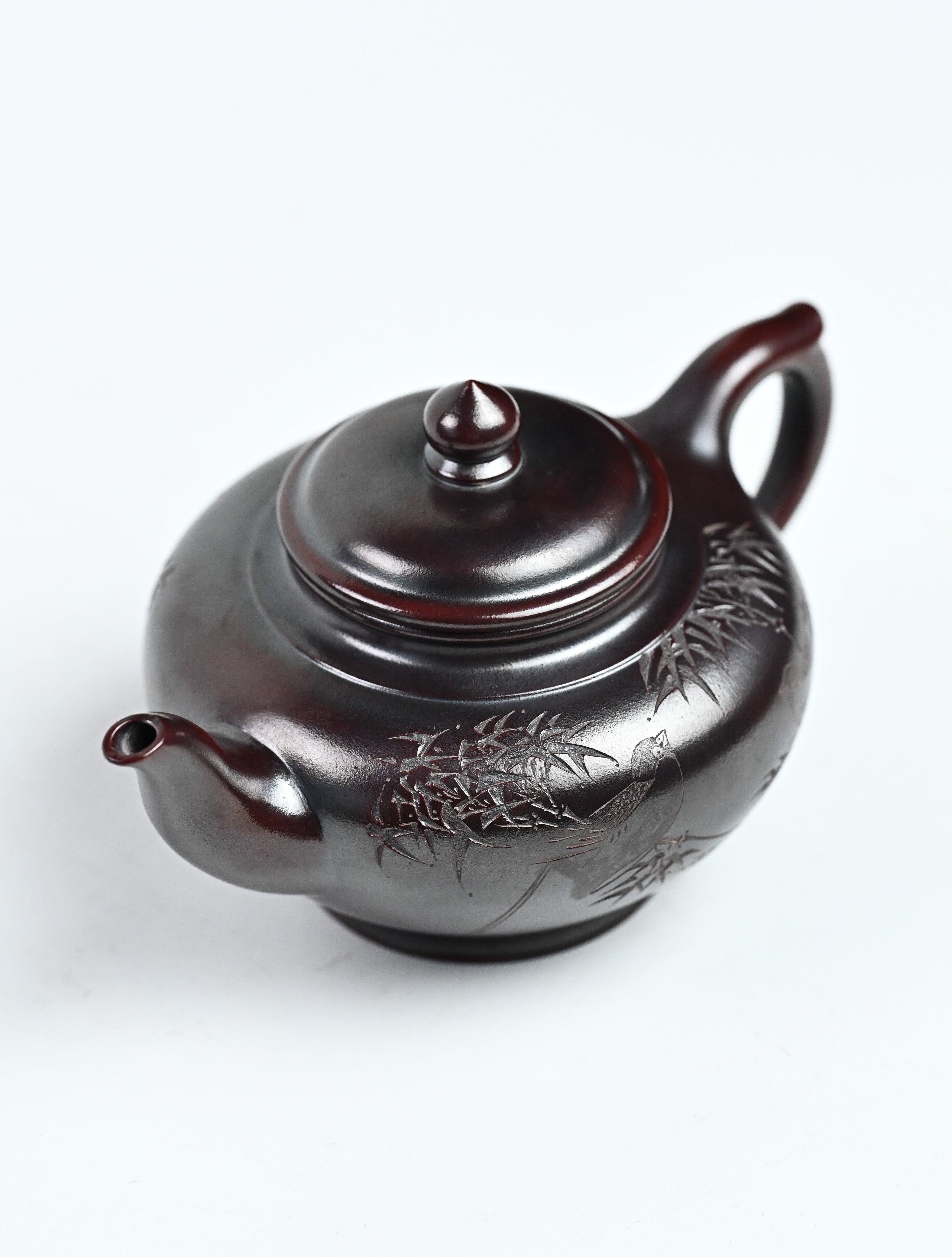 YANYOO handmade Yixing teapot featuring aged Wuni clay and bird engravings, product top side.