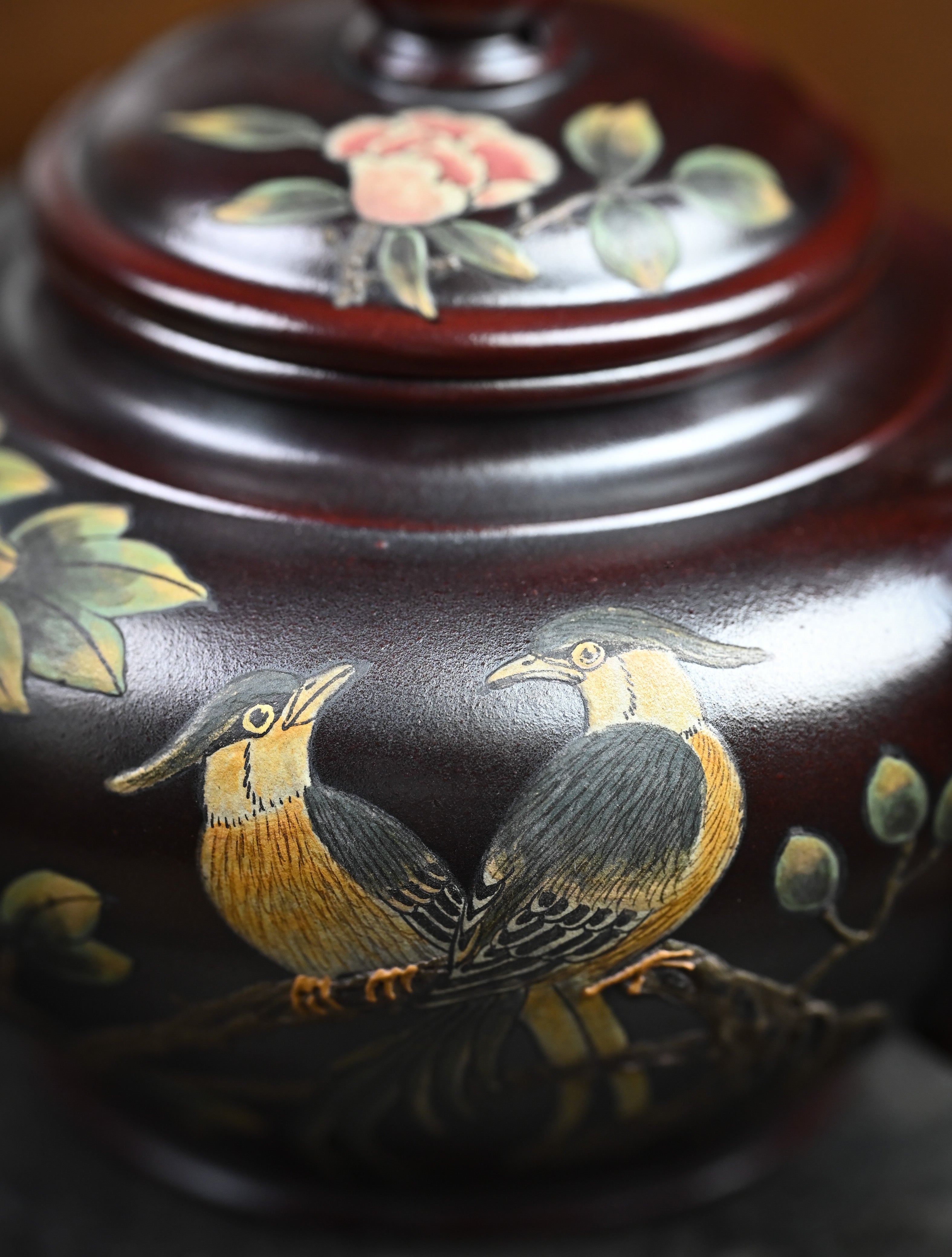 YANYOO handmade Yixing teapot featuring aged Wuni clay and bird-and-flower painting, lifestyle detail.