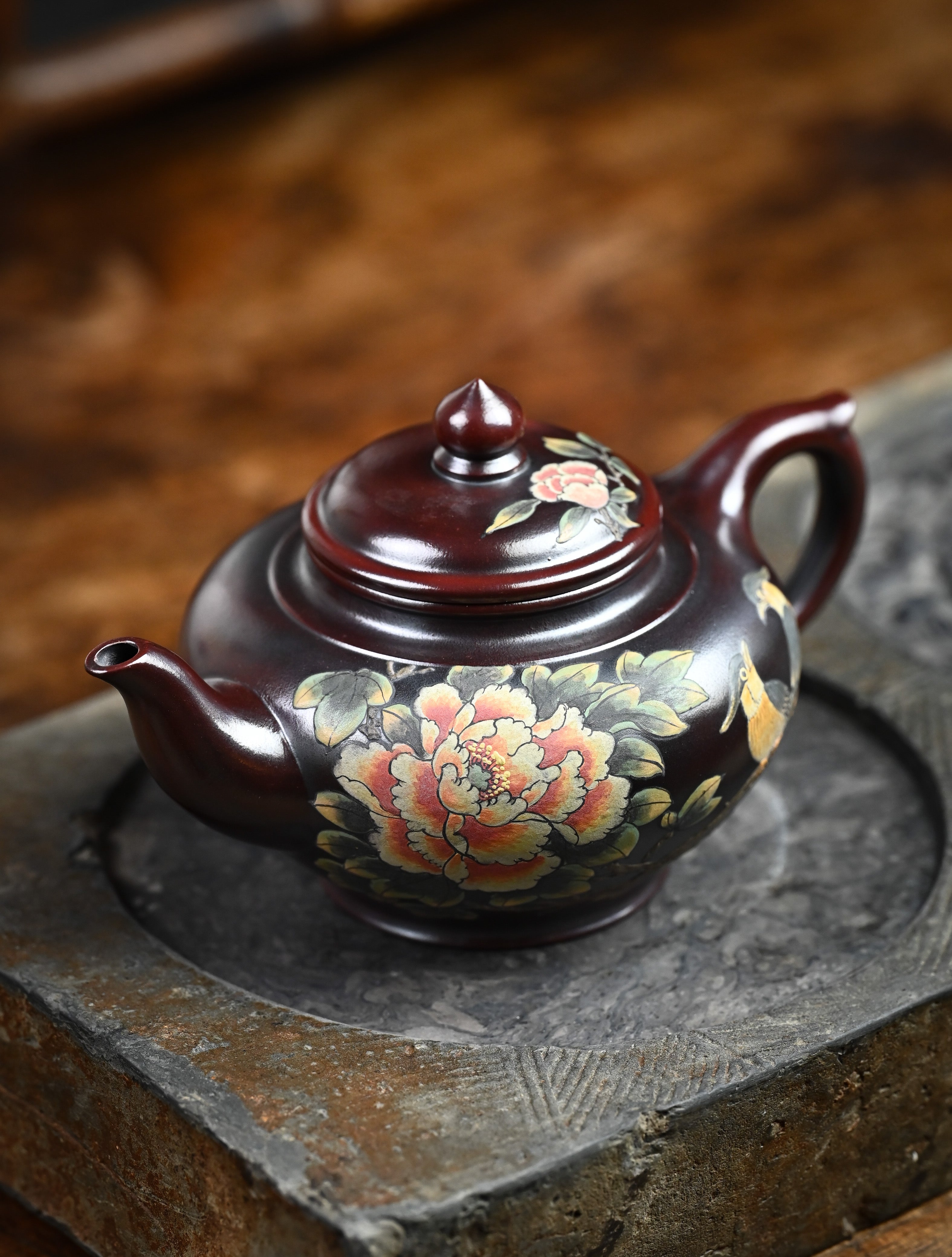 YANYOO handmade Yixing teapot featuring aged Wuni clay and bird-and-flower painting, lifestyle left side.