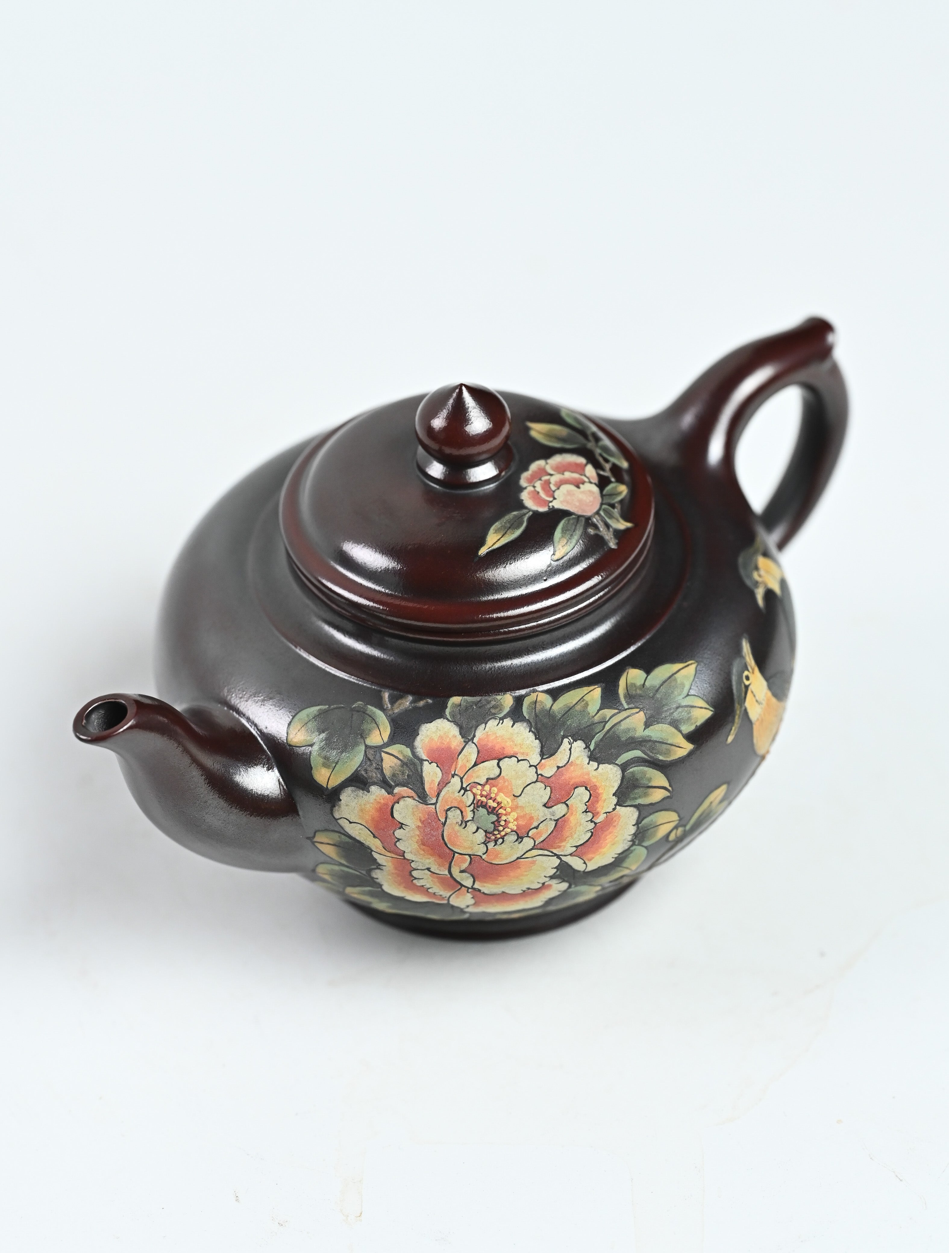 YANYOO handmade Yixing teapot featuring aged Wuni clay and bird-and-flower painting, product top side.