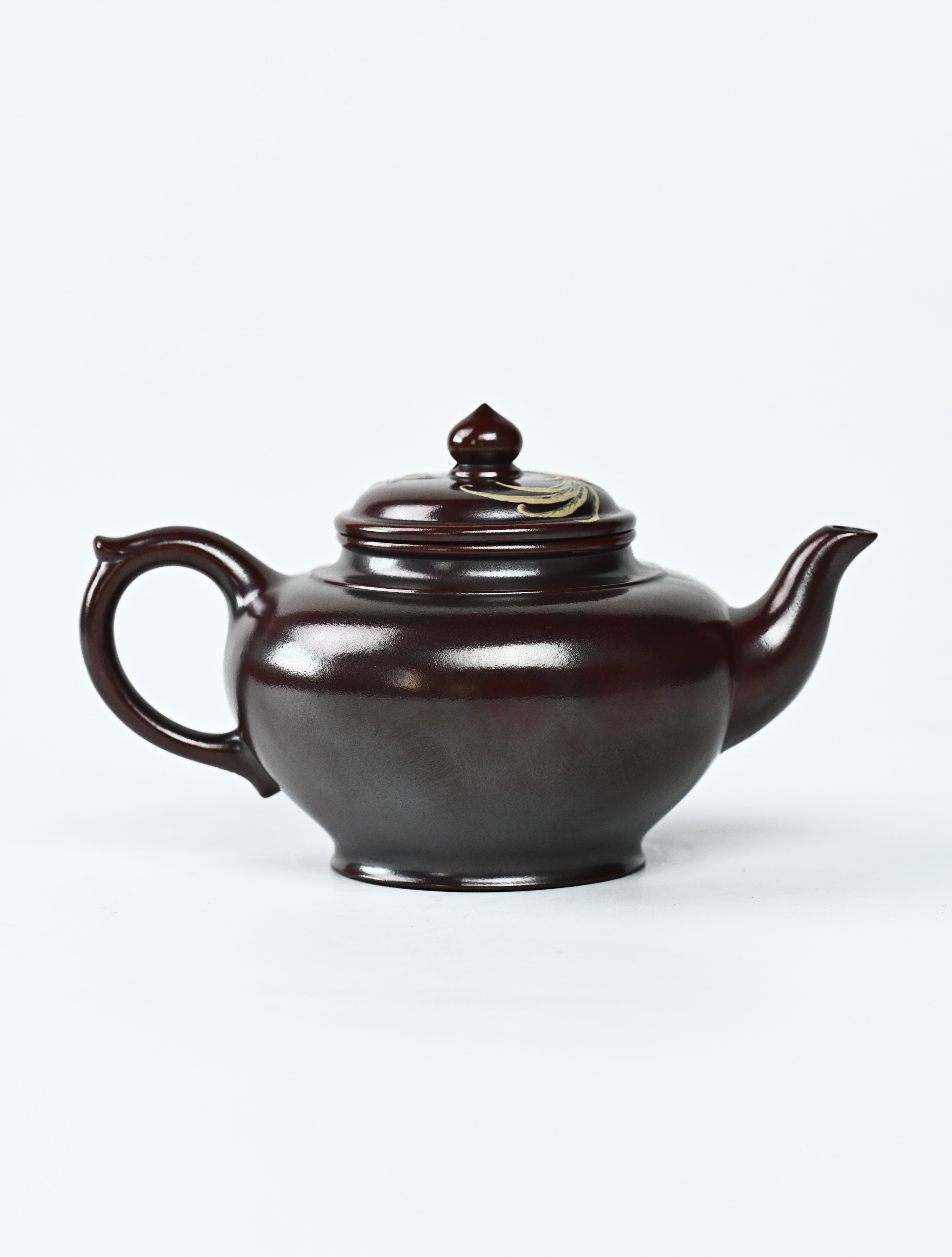 YANYOO handmade Yixing teapot featuring aged Wuni clay, bird-and-flower clay painting, Xiao Ying, product right side.