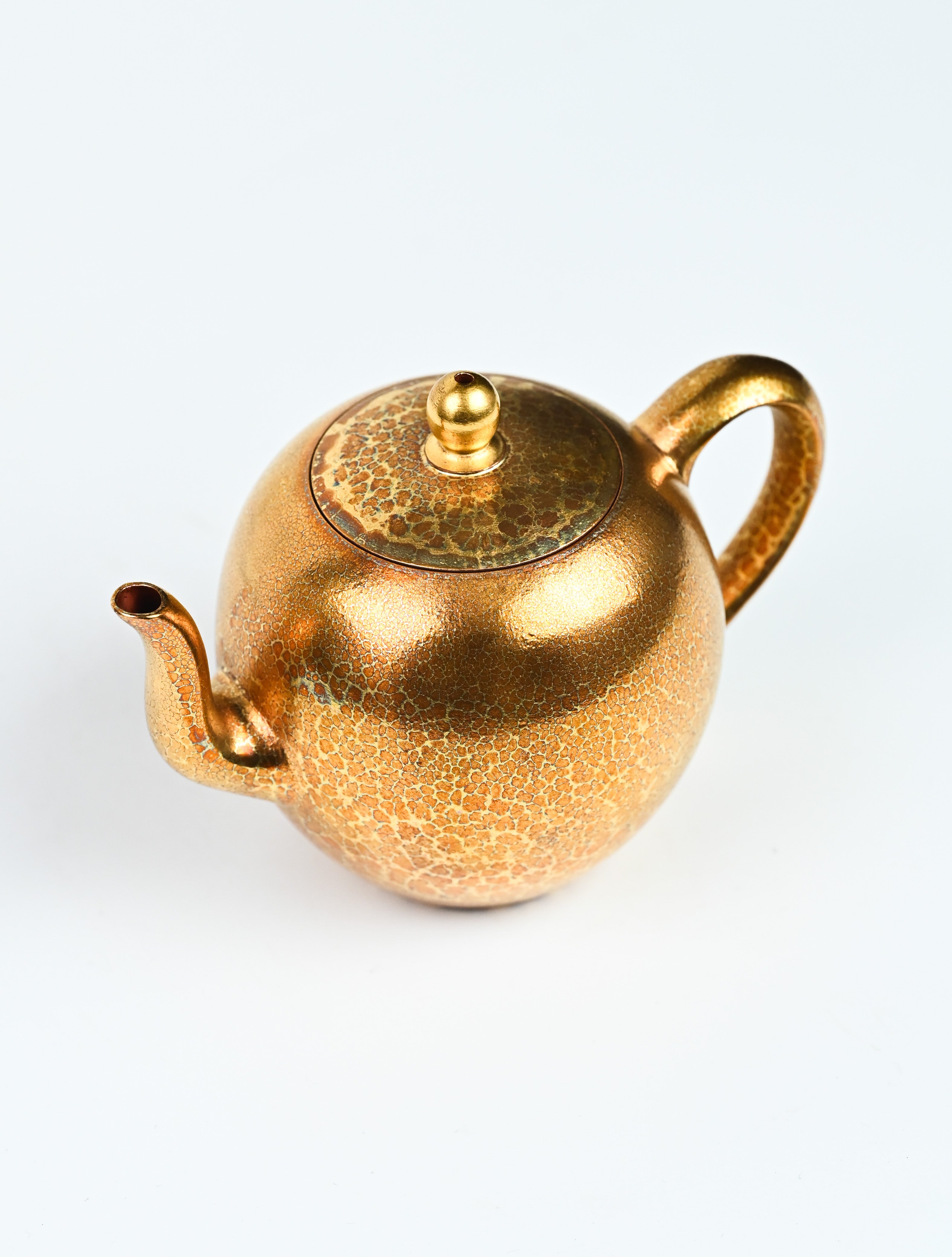 YANYOO handmade Yixing teapot featuring Feather-Plume firing technique, Mei Ren Jian gold, product top side.