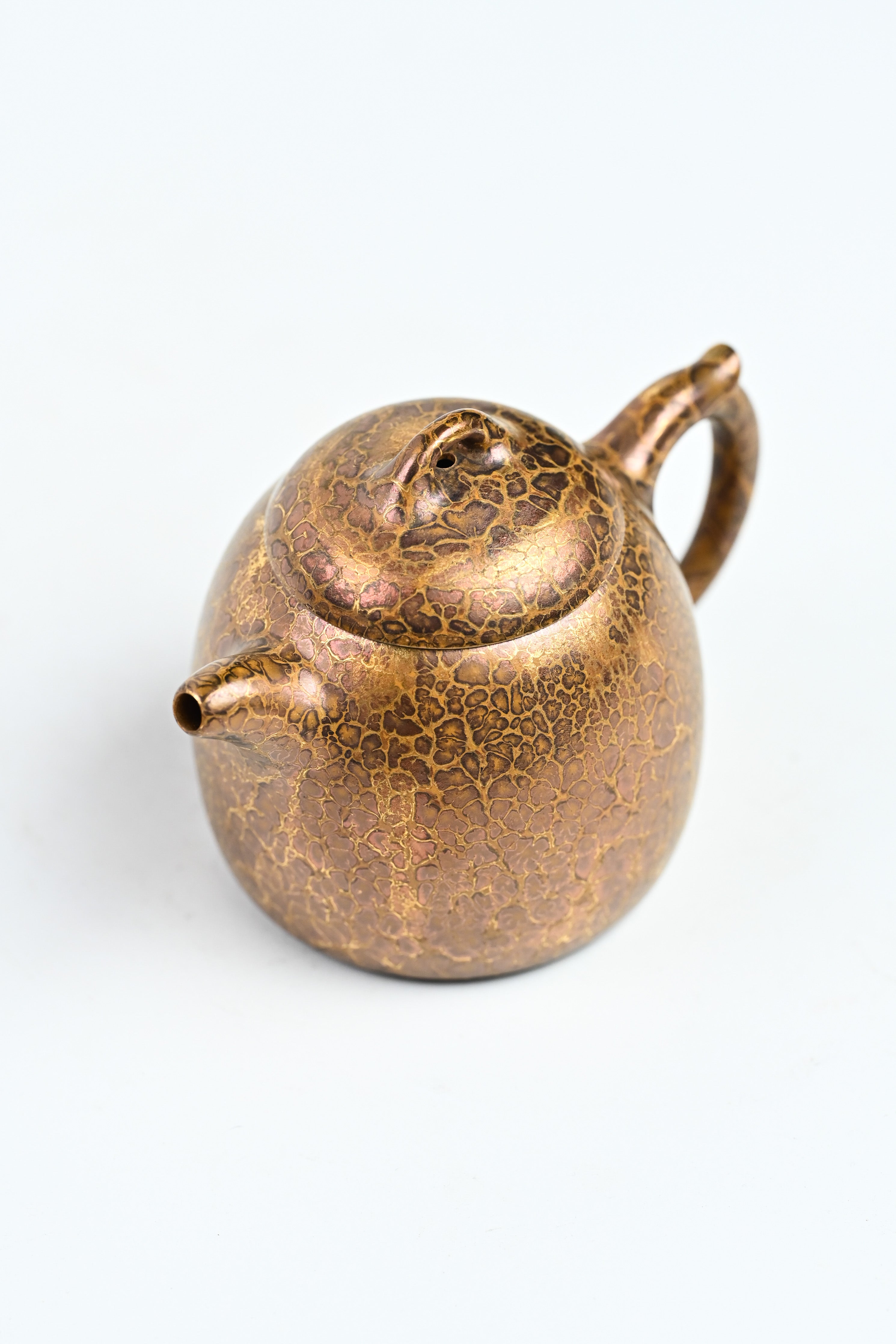 Handmade YANYOO Yixing teapot featuring Feather-Plume firing technique, Qin Quan, product top side.