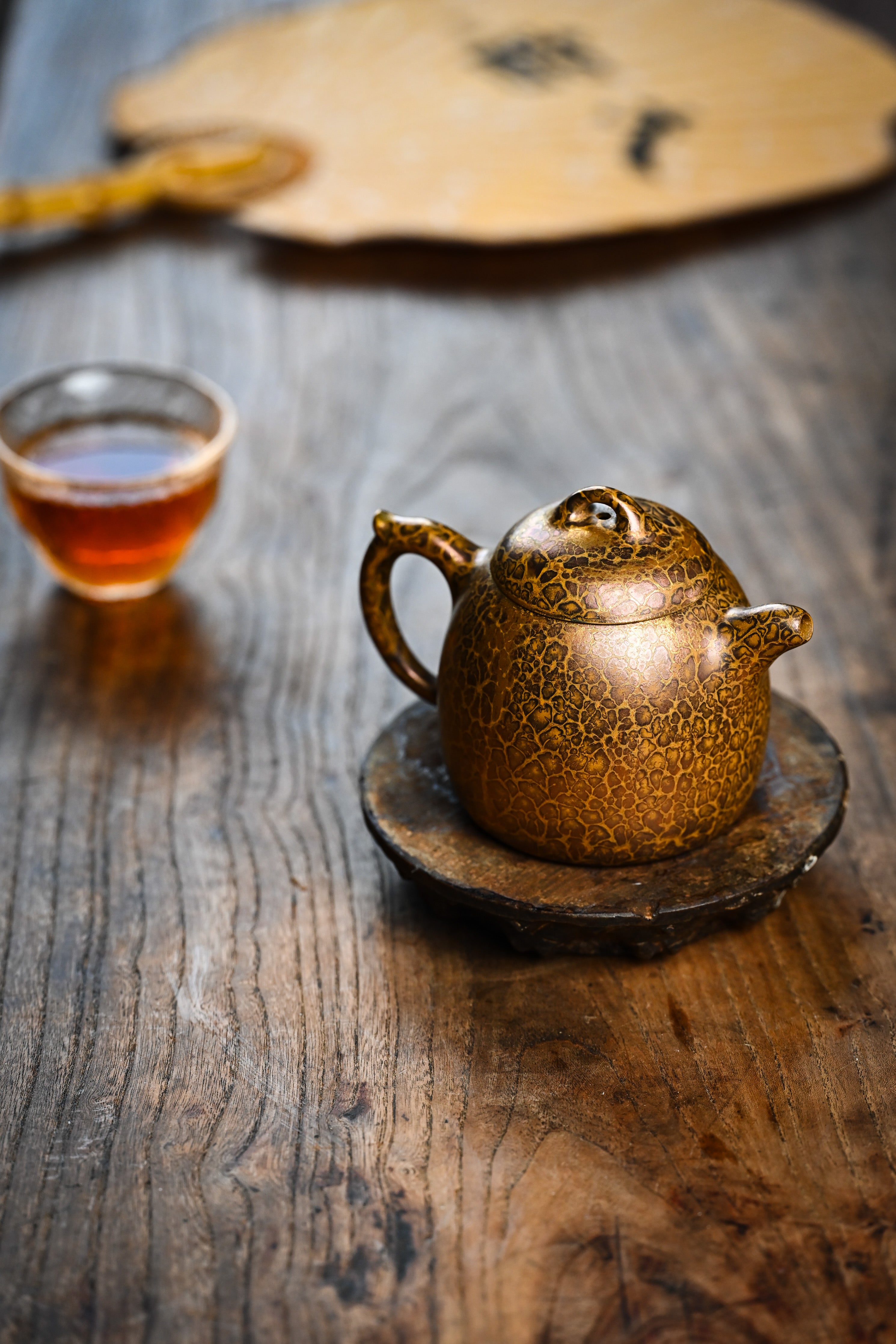 Handmade YANYOO Yixing teapot featuring Feather-Plume firing technique, Qin Quan, lifestyle right side.