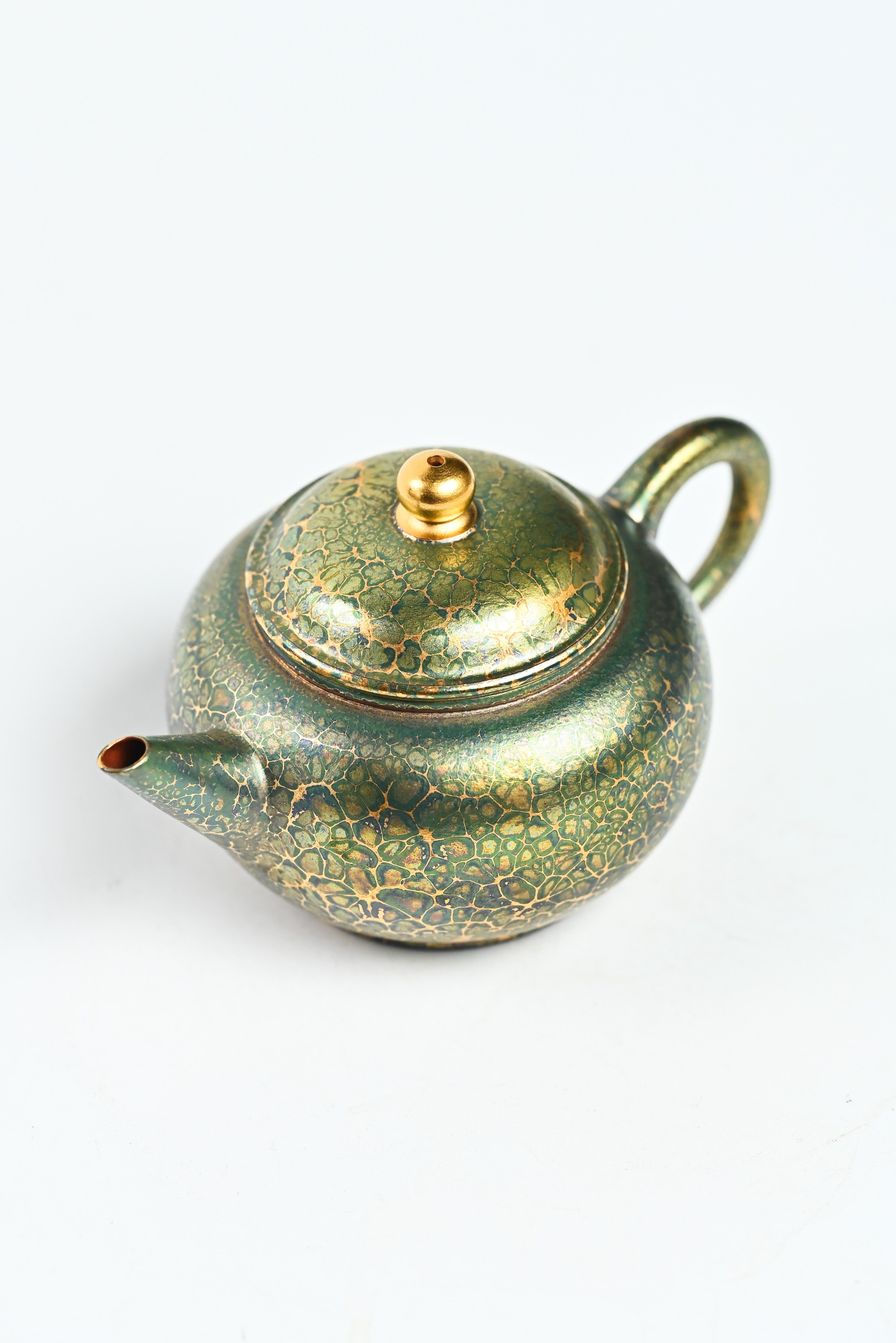 Handmade YANYOO Yixing teapot featuring Feather-Plume firing technique, Shui Ping Matcha, product top side.