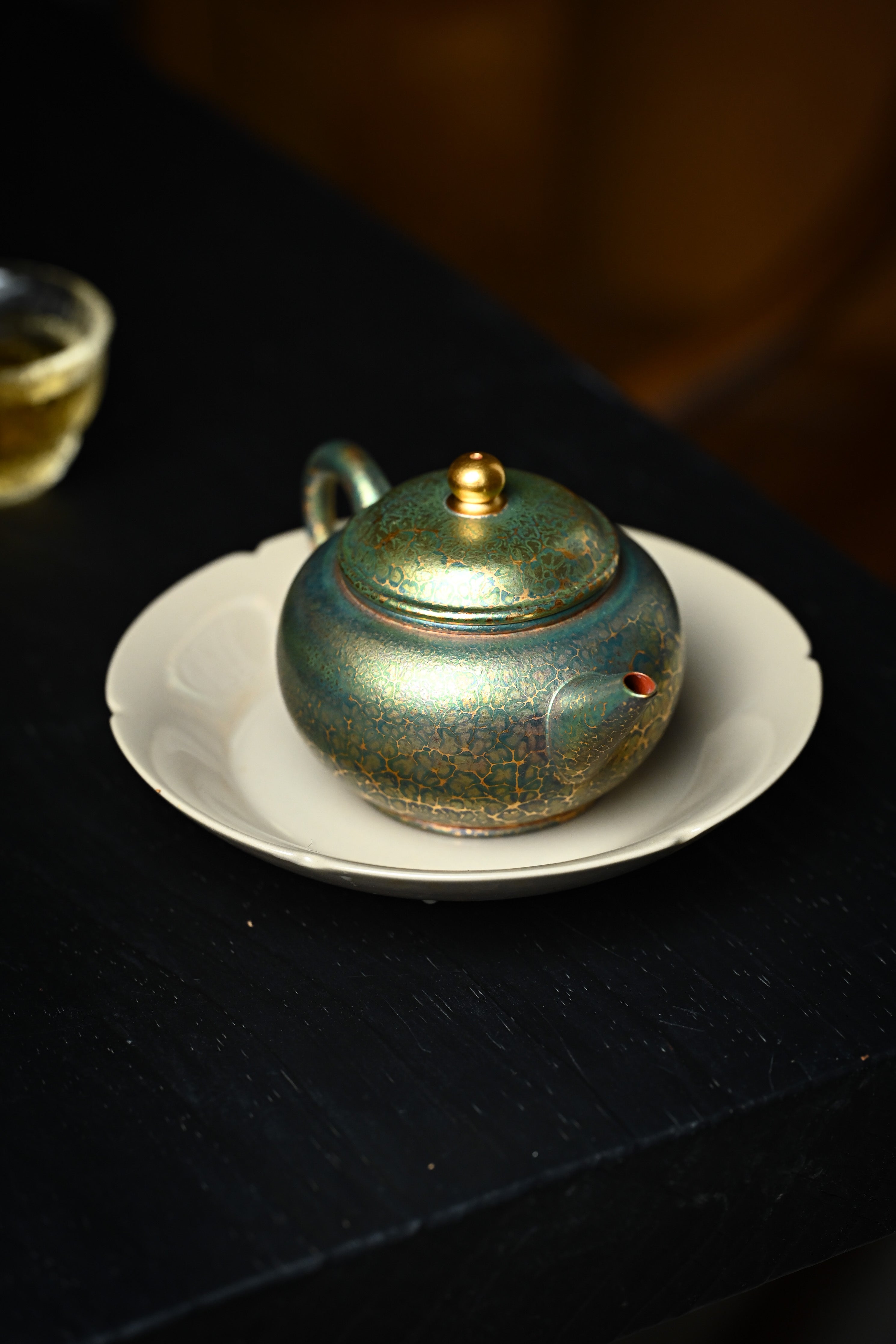 Handmade YANYOO Yixing teapot featuring Feather-Plume firing technique, Shui Ping Matcha, lifestyle right side.