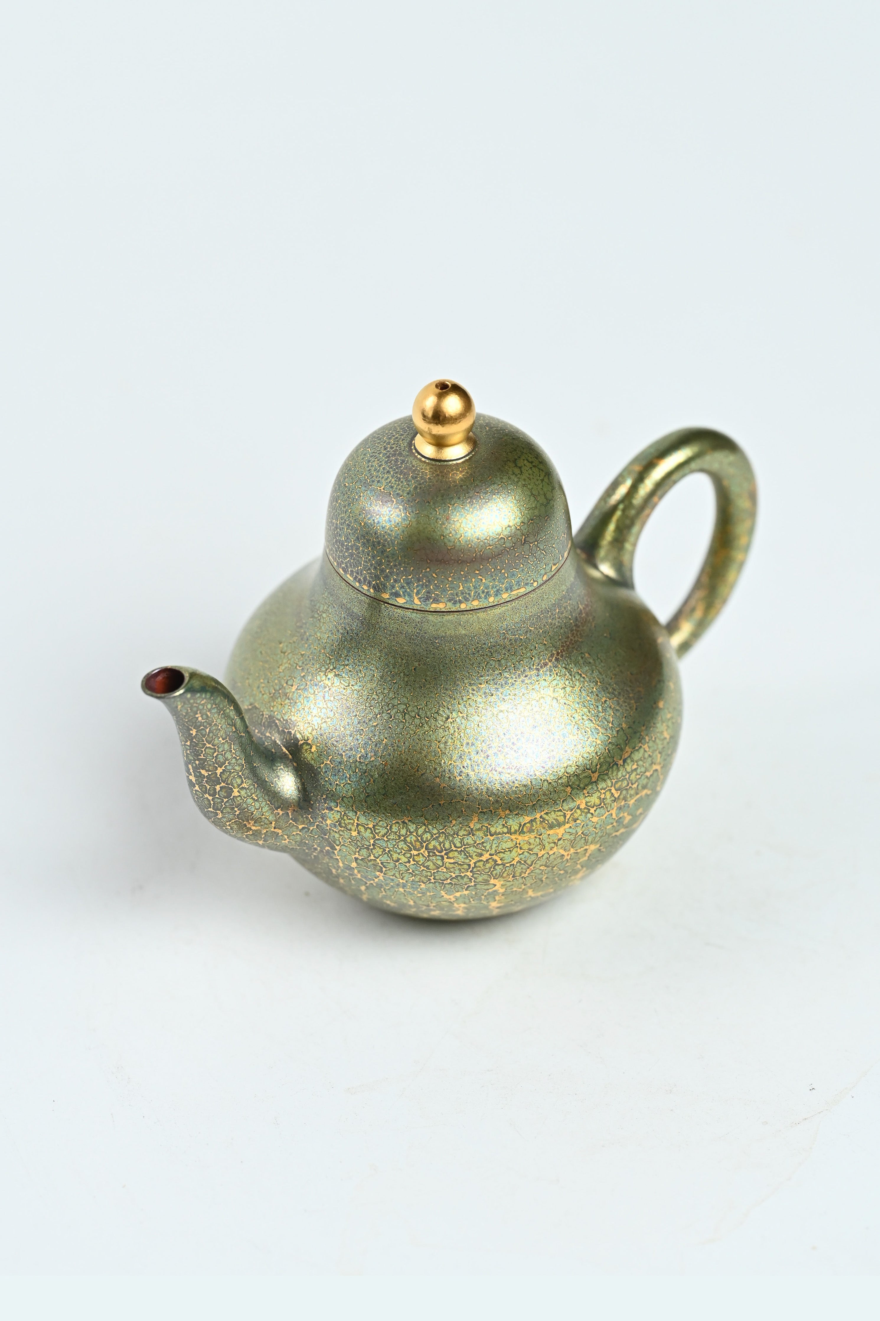 Handmade YANYOO Yixing teapot featuring Feather-Plume firing technique, Si Ting Matcha, product top side.