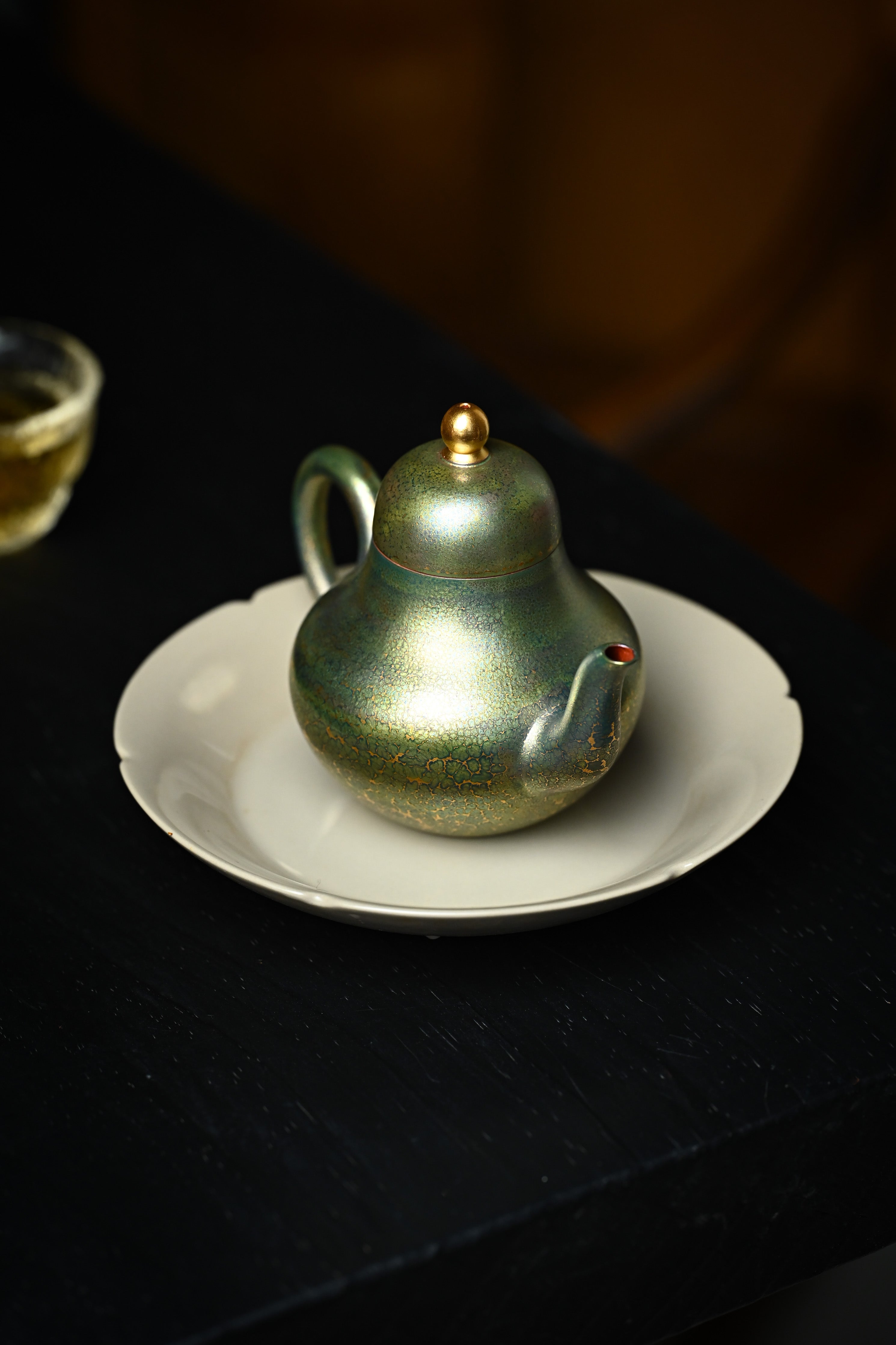 Handmade YANYOO Yixing teapot featuring Feather-Plume firing technique, Si Ting Matcha, lifestyle right side.