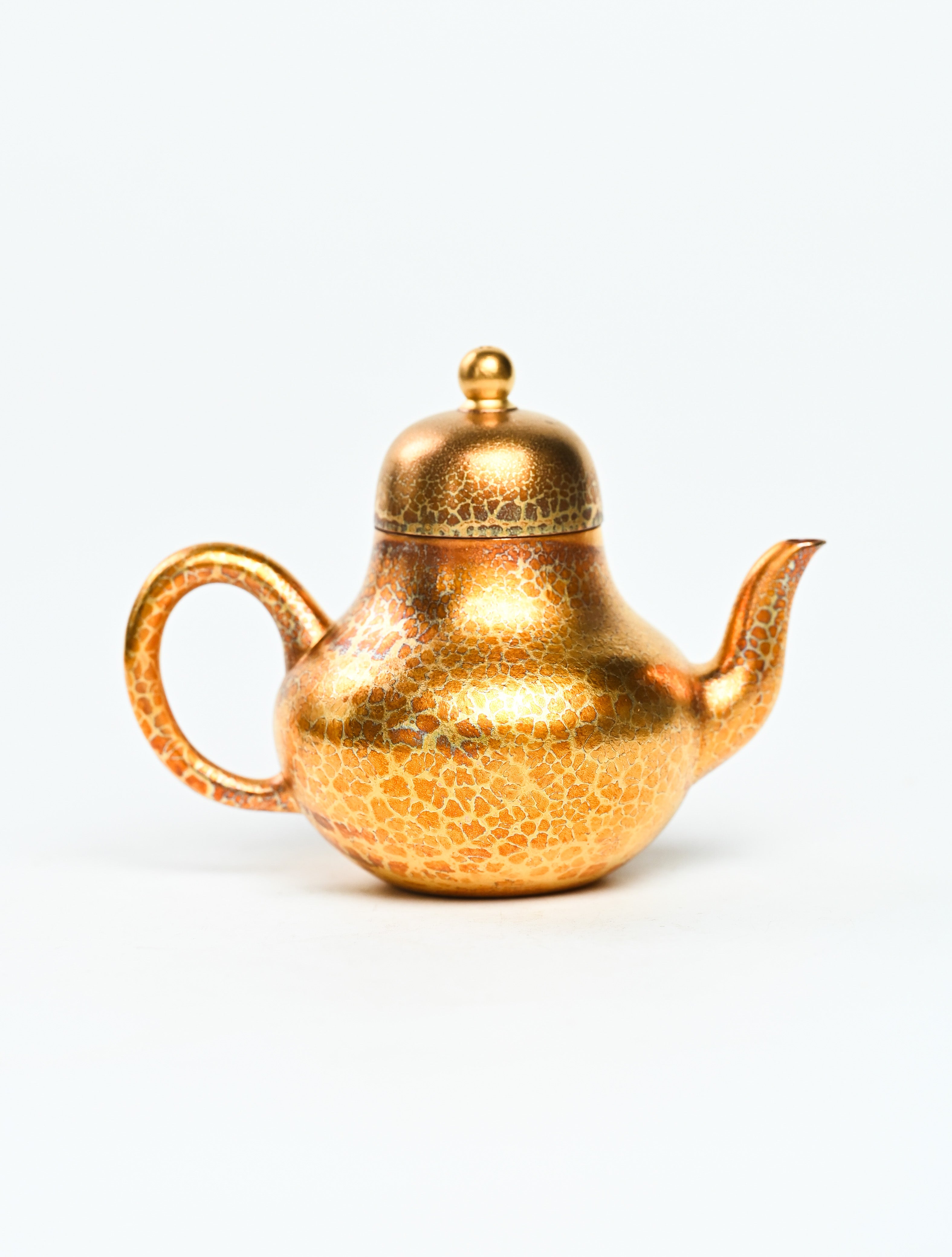 YANYOO handmade Yixing teapot featuring Feather-Plume firing technique, Si Ting gold, product right side.