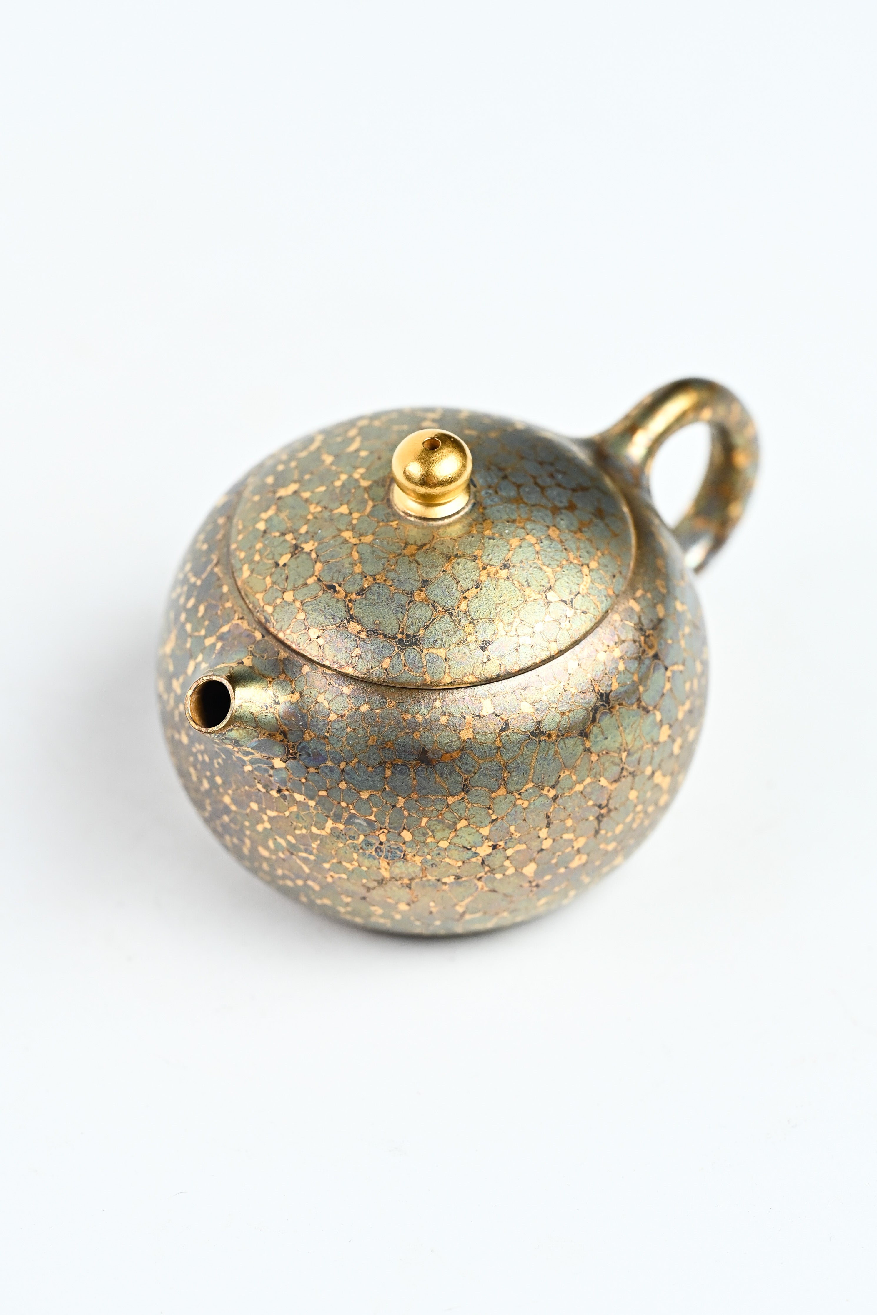 Handmade YANYOO Yixing teapot featuring Feather-Plume firing technique, Xi Shi, product top side.